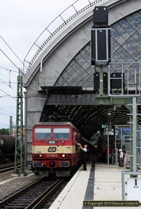 The guard handed over the paperwork to the driver of 371.004, which had just backed down onto EC175 at Dresden Hbf. In a few minutes, the train would be off on the next leg of its long journey from Hamburg to Budapest, the scenic 191km journey up the valleys of the Elbe and Vltava rivers to Praha.