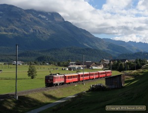 Ge4/4is can still be found working two of the four Engadin push-pull diagrams. 610 propelled train 1953 into Samedan on 28 August 2010.