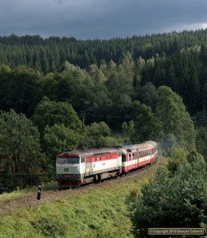 749 246 was sent to work train R1400 back from Jesenik after 754 028 failed on 5 September 2010. The 749 piloted 851 028 north on train Sp1703 and was photographed on the curve below Horni Lipova.