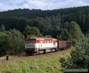 751 141 drifted down towards Lipova Lazne with northbound freight Mn83401 on 7 September 2010.