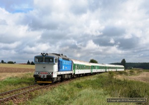 754 037 passed Vysoke Popovice on R664, one of the regular Brno - Plzen fast trains, on 9 September 2010. The new corporate livery doesn't suit the 754s well at all.