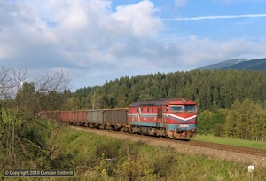 751 149 was photographed easing down the bank from Ostruzna with southbound freight 45264 on the afternoon of 11 September 2010. 