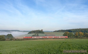 The valleys were still full of morning mist when 218.468 led RE3701, the 07:21 Leipzig Hbf - Hof Hbf, westwards near Ruppertsgrün at 09:04 on 8 October 2010.