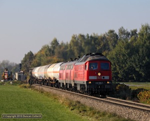 Additional locos are often added to freights around Mühldorf to avoid light engine moves taking up valuable paths on the single track network. This was probably the case on 12 October 2010 when 233.586, 225.805 and 225.010 led a short train of empty gas tanks towards Pirach.