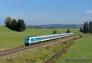 After almost a week of gloomy weather, the sun finally came out on 19 October, illuminating 223.065 racing west at Görwangs, east of Günzach, with ALX38706, the 11:19 from München to Lindau.