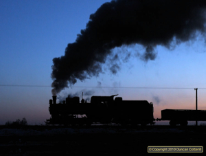 After repairs at the depot, 011 left Huanan at dusk on 26 November 2010.