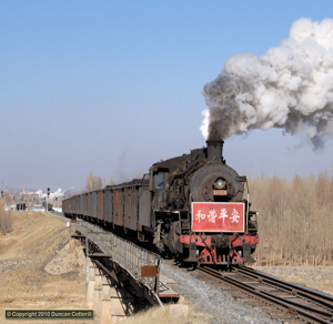 SY 1017 again, this time approaching Pingzhuang Nan with loads on 11 December 2010. 