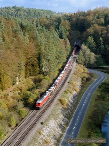 It was totally overcast on 20 October when I set out to find this location in the Pegnitz Gorge between Rupprechtstegen and Velden. Miraculously the clouds parted for a few minutes at just the right time to illuminate 233.306 passing on a westbound freight. How jammy is that?