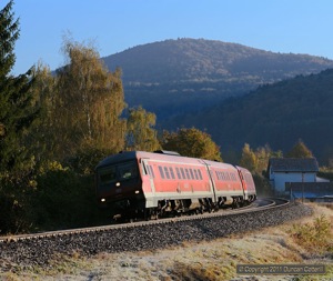 A pair of class 610 tilting DMUs leaned over at a seemingly impossible angle as they rounded the curve at Hohenstadt on RE3438, the 08:10 Kirchenlaibach - Nürnberg Hbf, on 22 October.