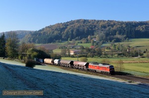 Thick frost still lay on the fields at Alfalter as 233.511 passed with train 51504, a München Nord to Engelsdorf (b. Leipzig) freight, on 22 October.