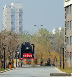 There’s something lurking at the bottom of the garden. QJ 6770 at the Lingkongyi Jie housing development