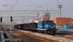 Blue liveried ED85 electric No. 620 passed Kuangwuju with an eastbound coal train