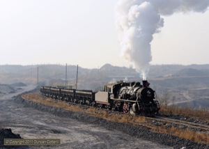 SY 1320 left the Wulong tip behind and returned to the mine for another load of spoil.