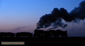 An unidentified JS pushed a spoil train onto the Xibolizhan tips at dusk.