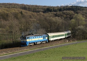 754.013 again, climbing the Stavnice valley north of Biskupice with Ex525, the 13:02 from Praha-Smichov to Luhacovice on 10 April 2011.