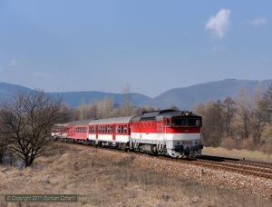 750.032 approached Lovinobana with Os6215, the 14:42 from Zvolen to Filakovo, on 29 March 2011.