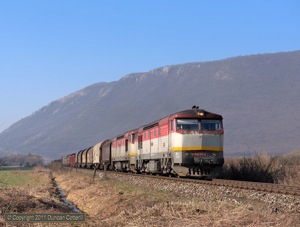 751.171 and 751.109 worked north with a mixed freight near Roznava on the morning of 31 March 2011.