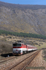 754.033 worked westbound R932 up the bank near Hrhov. The vertiginous slopes of the Slovensky Kras dominate the scene.  