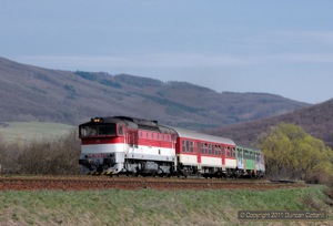 750.181 worked Zvolen bound Os6214 around the curve west of Mytna on 6 April 2011.