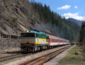 Immaculate 754.055 worked Zr1842 through Dolny Harmanec on 8 April 2011.