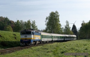 The first loco-hauled train of the day, R900, passed the windfarm south of Ostruzna behind 754.028 on 14 May 2011.