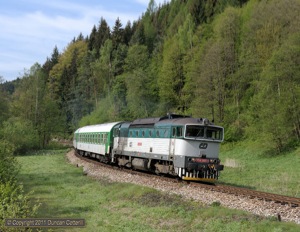 Not all the 754s are in attractive liveries. 754.065 hauled R1403 northwards near Nove Losiny on the morning of 14 May 2011.