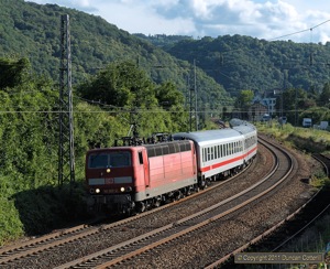181.207 curved away from Winningen with IC139, the 16:24 Luxembourg - Koblenz InterCity, on 8 July 2011.