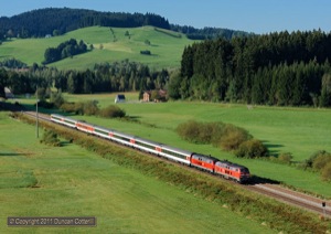218.444 and 218.423 headed west with EC196 at Zell, north of Oberstaufen, on the morning of 11 September 2011.