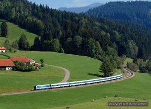 223.069 approached Oberthalhofen with ALX84148, the 13:19 München - Lindau, on 11 September 2011.