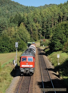 232.618 and 232.330 cautiously descended the bank from Etzelwang to Hartmannshof with train 45330, a late running Plzen to Nürnberg freight, on 12 September 2011.