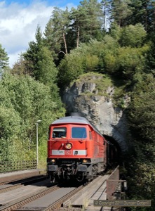 232.547 took me by surprise at Velden, when it emerged from the Haidenhübel Tunnel on the wrong track with southbound freight 47290 on 13 September 2011.