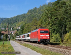 101.072 passed Oberndorf-Aistaig with IC282, the 09:10 from Zürich HB to Stuttgart Hbf, on 16 September 2011.