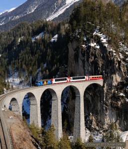 Where better to start a trip to Switzerland than the iconic Landwasser Viaduct, around 30 minutes walk from the Hotel Grischuna in Filisur. 652 crossed the bridge on RE1148, the 14:02 St.Moritz - Chur, on 3 March 2012.