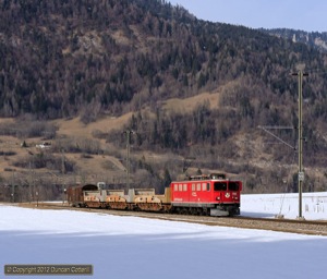 705 approached Bonaduz with 5151, the 14:10 Landquart - Pontresina freight, on 7 March 2012.