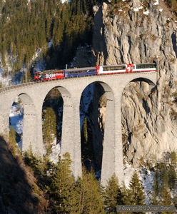 646 crossed Landwasser Viaduct with RE1156 in superb light on the afternoon of 10 March 2012.