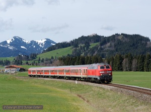 218.485 led RE57506, the 09:51 München - Füssen, away from Weizern-Hopferau on 19 April.