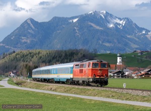 Another shot of 2143.21, this time accelerating away from Altstädten with ALX84170, the 15:19 from München, on 19 April. The 1738m high Ubelhorn dominates the background.
