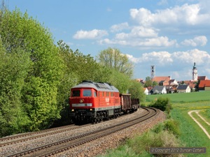 232.675 rounded the curves north of Sulzbach-Rosenberg with freight 56908 from Amberg on 4 May.