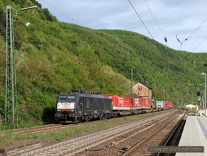 MRCE Dispolok 189.998 approached Kaub with a northbound train of swap bodies on 8 May.