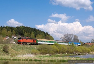 749.252 led Os8121/0 along the shore of the Lipno Reservior on the afternoon of 30 April.