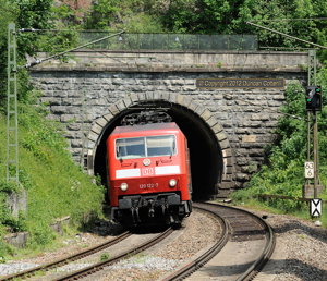 120.122 rolled out of the Mühlener Tunnel with IC187, the 13:56 Stuttgart - Zürich express.