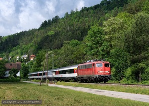 The sun came out for 115.459, seen here near Oberndorf-Aistaig with IC282 on Friday 1 June. The 09:10 Zürich - Stuttgart was the first of three trains booked for class 115 haulage on Fridays.