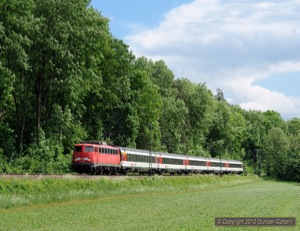 110.418 worked IC183 and IC186 on Friday 1 June, replacing the booked class 101 which had itself been used to replace a class 181 on the previous pair of trains. The 110 was photographed returning north at Dettingen, south of Horb, with IC186, the 13:10 Zürich - Stuttgart.