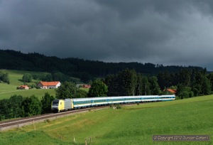 Another shot of 223.007, this time descending the bank from Günzach to Kempten at Ellenberg with ALX84142, the 07:19 München - Lindau, on 22 June.