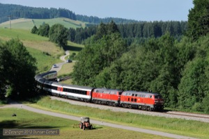 Grass cutting was in full swing at the time of my visit. 218.422 and 218.419 passed an uncharacteristically idle tractor in the Oberthalhofen valley at Weissenbachmühle with EC196, the 07:17 München - Lindau on 24 June.