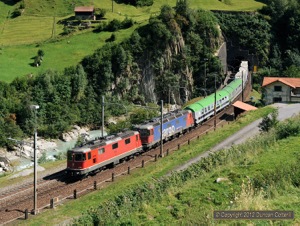 Ralpin's RoLa services between Freiburg im Breisgau and Novara usually run via the Lötschberg and Simplon with BLS power. With the Simplon closed for repair work on the Varzo spiral tunnel, some trains ran via the Gotthard with SBB Cargo locomotives. A northbound service emerged from the Wattinger Tunnel behind 11332 and 620.087 on 29 August 2012.