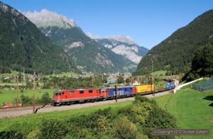 Back on the Gotthard, 11325 and 620.074 dragged a southbound intermodal train past Büchholz, south of Erstfeld, on 8 September 2012. The train was banked by 420.165.
