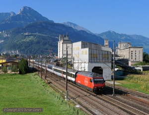460.006 accelerated IR2170, the 07:11 Chiasso - Basel SBB passenger, away from Brunnen on 9 September 2012.