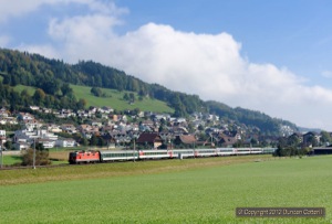 11152 worked the 07:11 Chiasso - Basel SBB, train IR2170, west from Wauwil towards Nebikon on 5 October 2012.