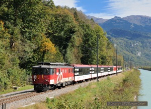 Another shot of 110.021, this time heading west alongside the River Aare near Unterbach with IR2222, the 11:55 Luzern - Interlaken Ost, on 6 October 2012.